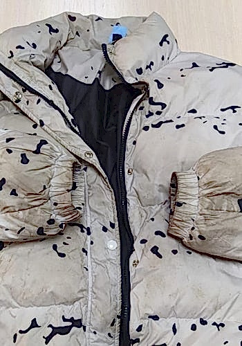 Серая куртка до